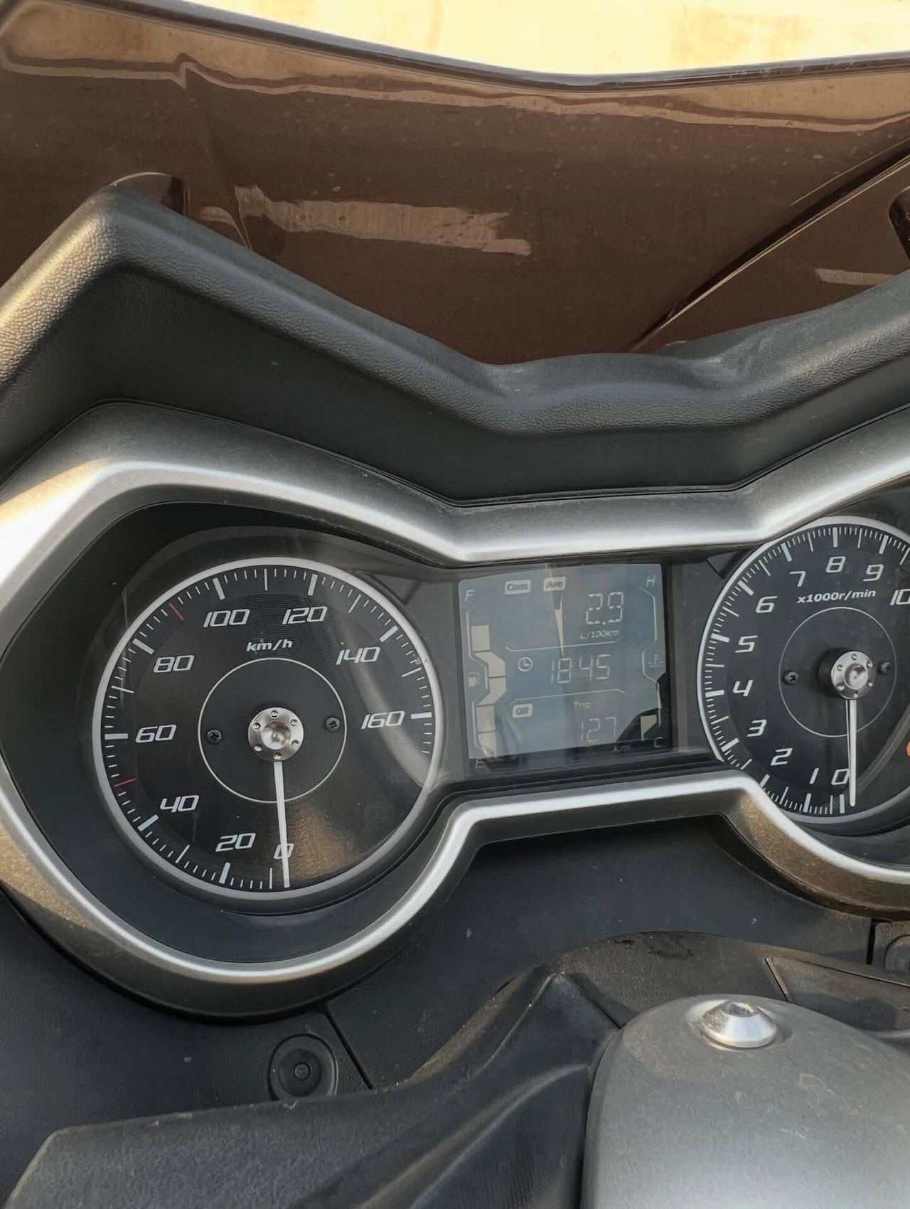 Yamaha X-Max 125 ABS Business MAT DARK GRAY METALLIC
