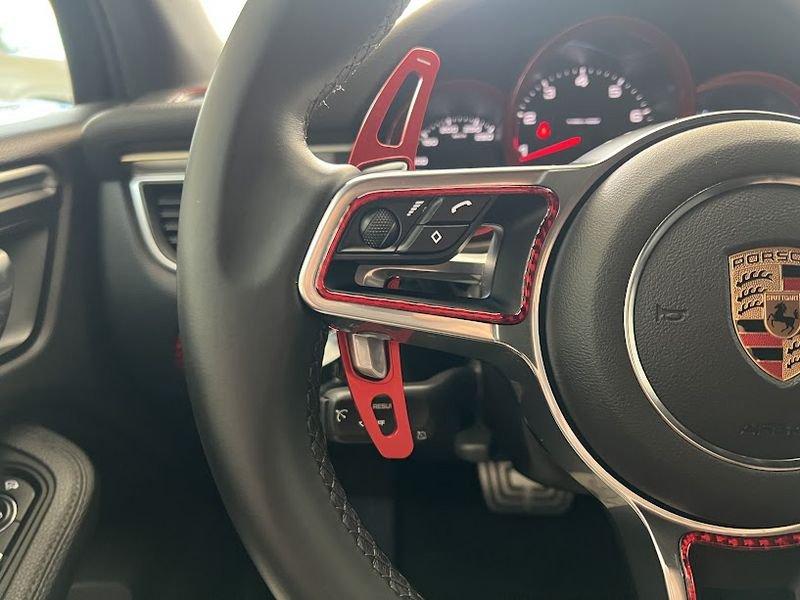 Porsche Macan -