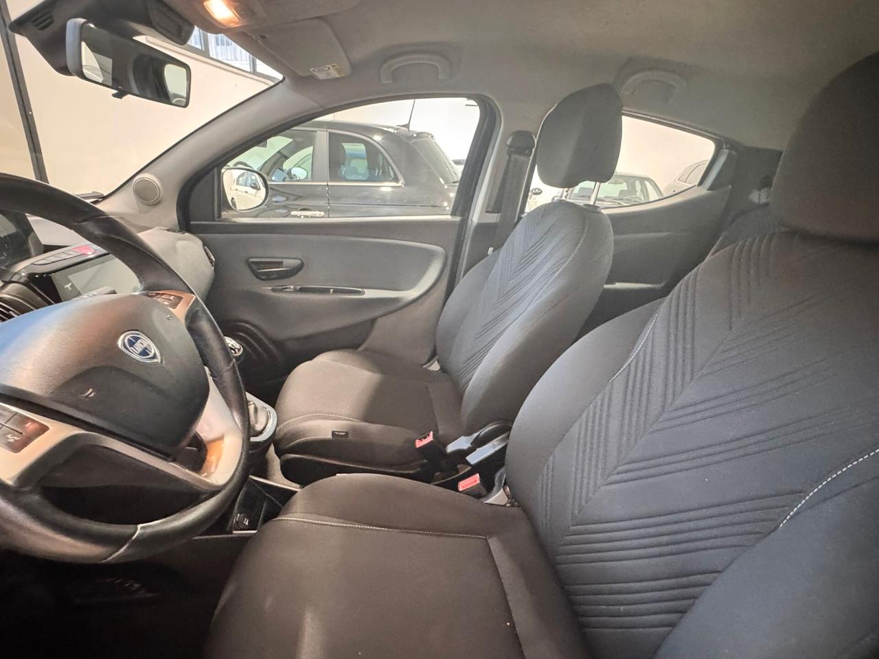 Lancia Ypsilon 1.0 FireFly 5 porte S&S Hybrid Gold