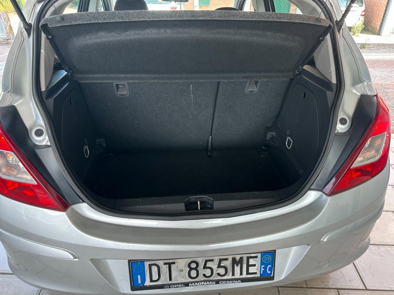 Opel Corsa 1.2 Neopatentati (12 RATE)