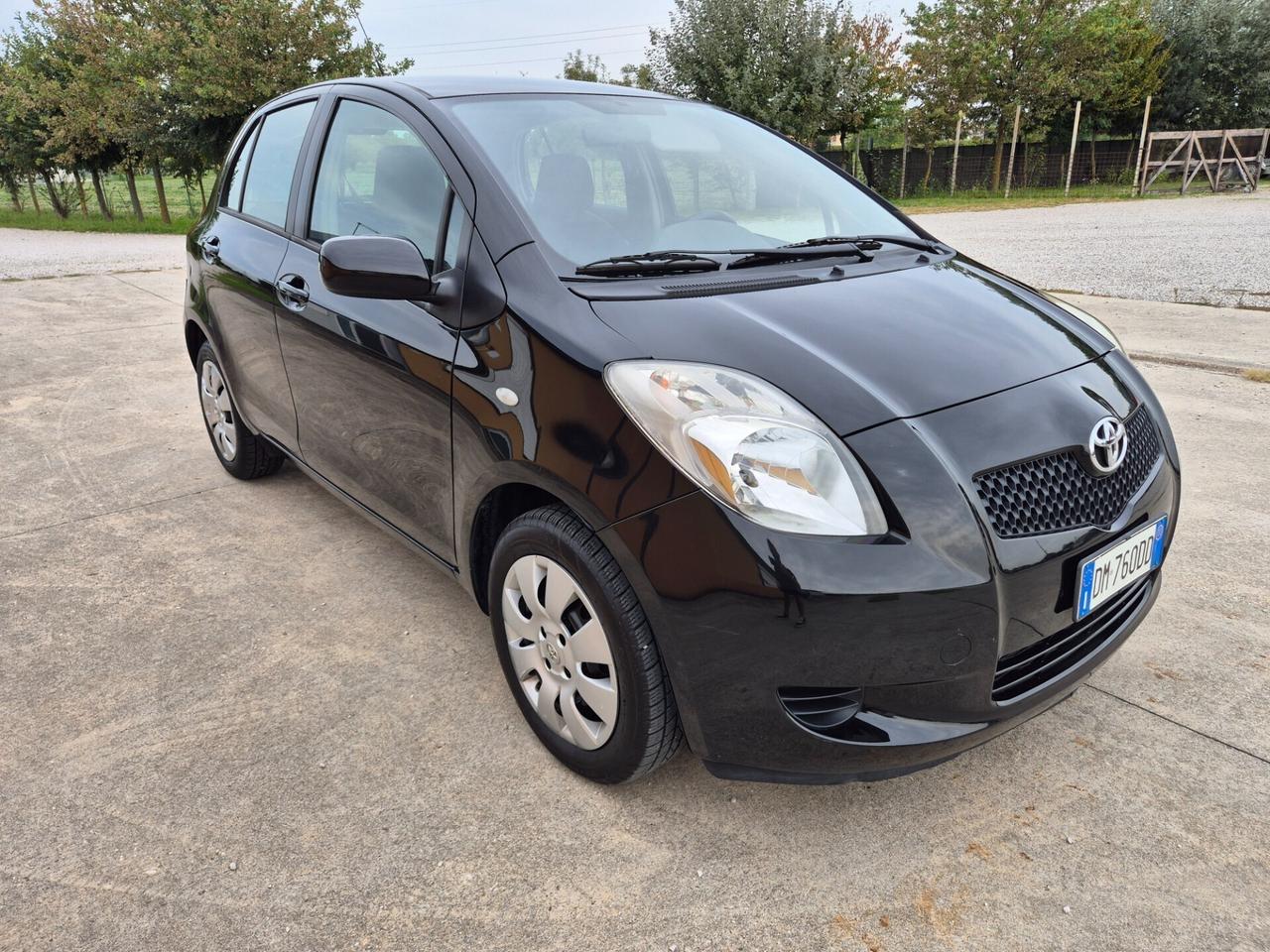 Toyota Yaris 1.0 5 porte