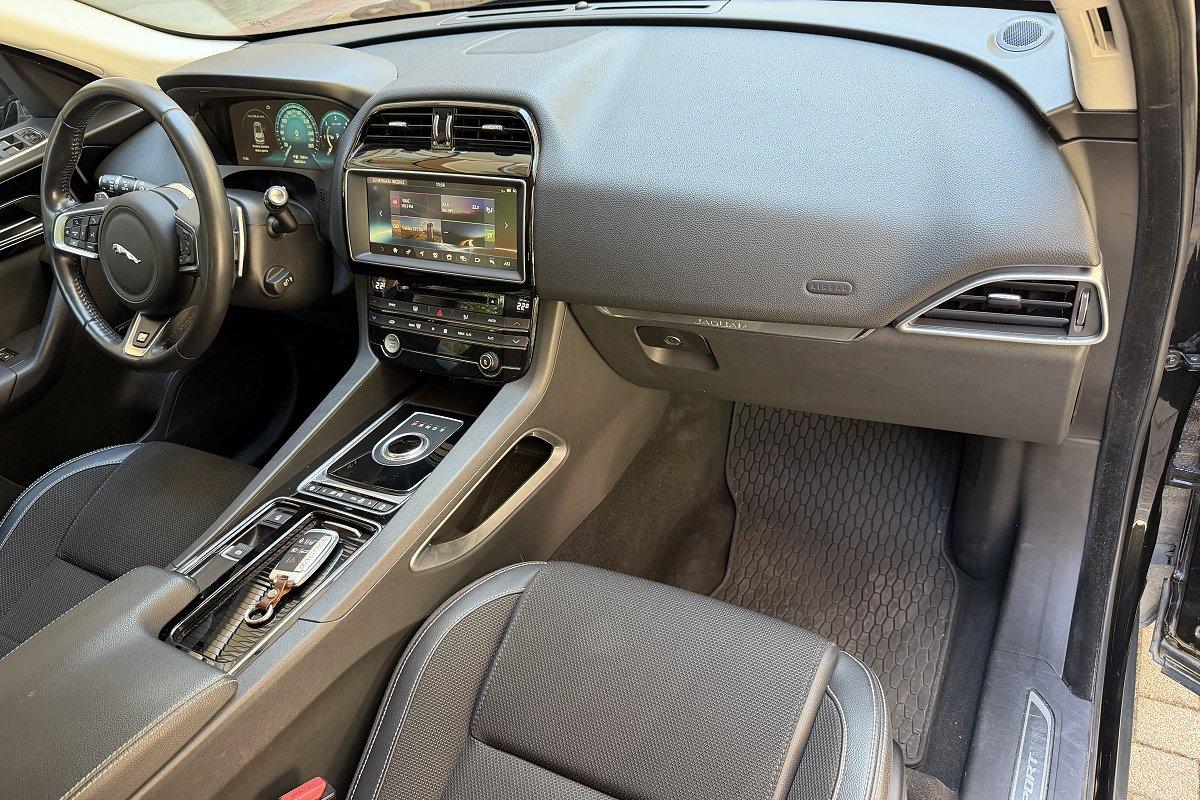 JAGUAR F-Pace 2.0 D 180 CV AWD aut. R-Sport