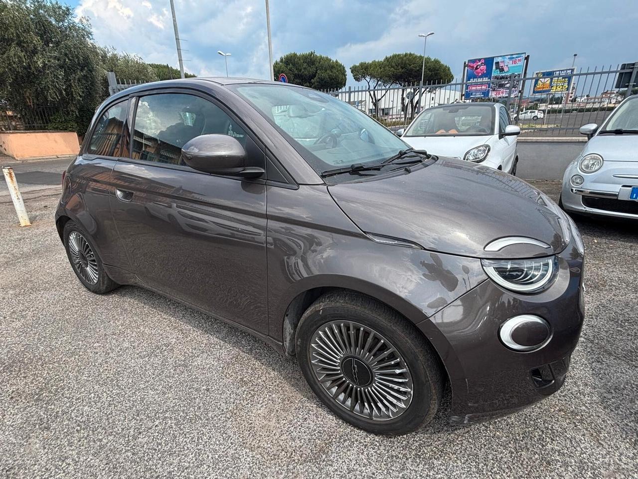 Fiat 500 500e Berlina 42 kWh La Prima