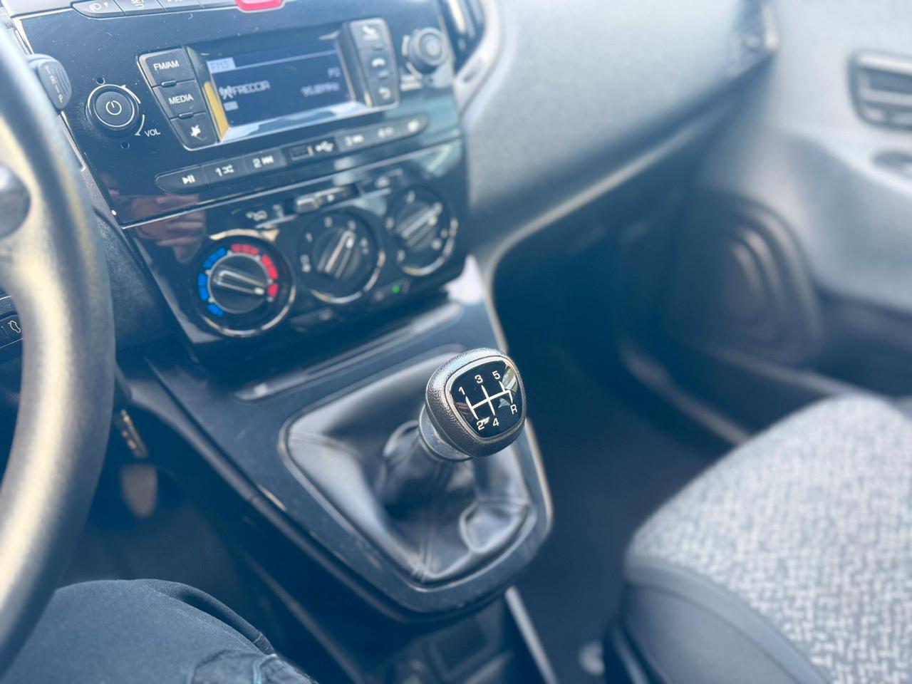 Lancia Ypsilon 1.2 69 CV 5 porte Platinum OTTIMA PER NEOPATENTATI