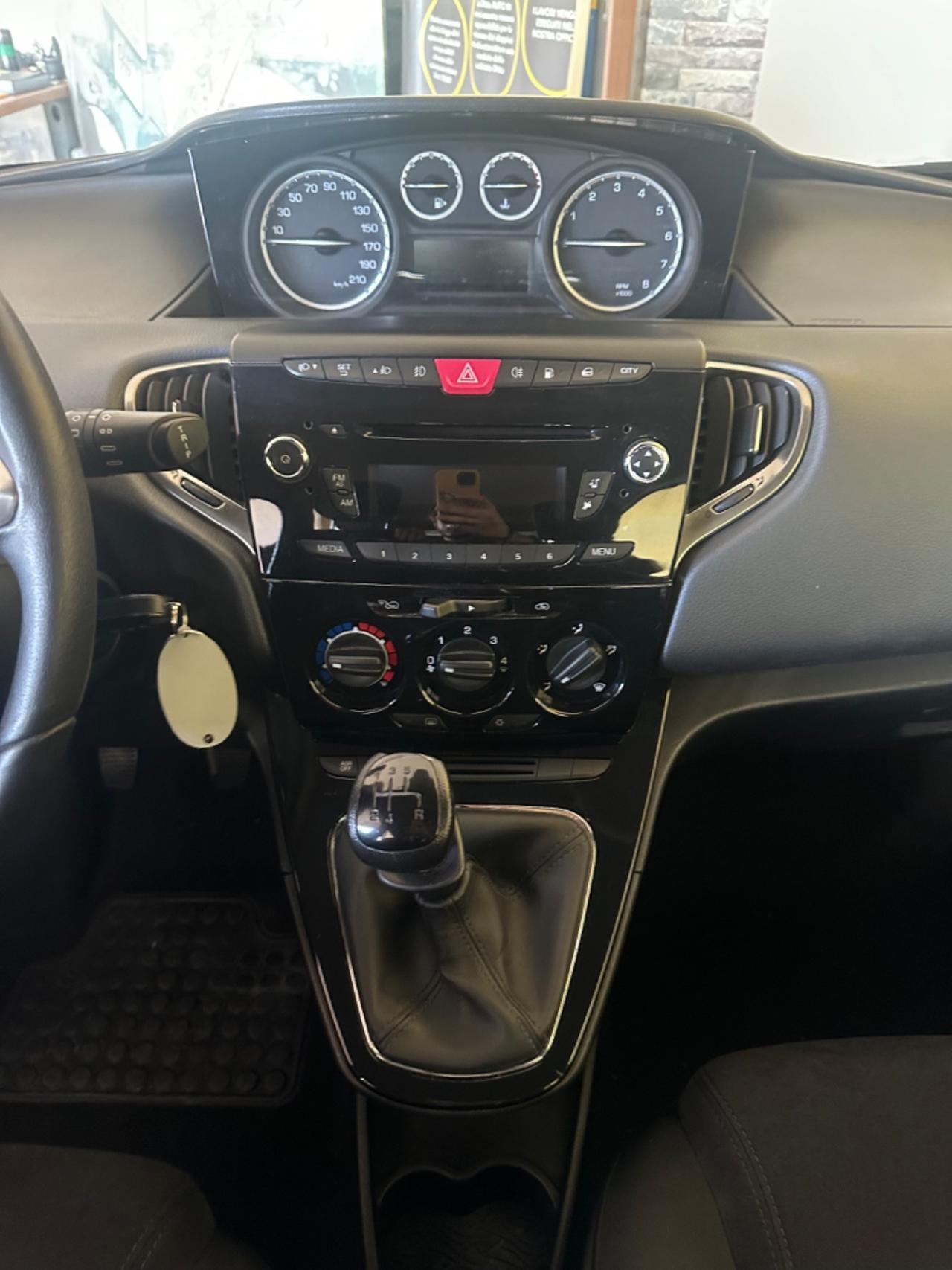 Lancia Ypsilon 1.2benz. Gpl