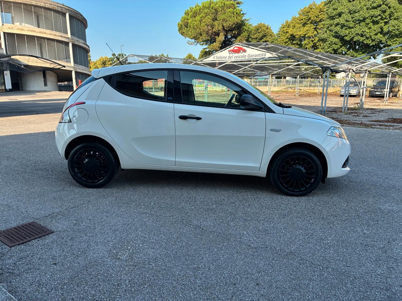 Lancia Ypsilon 1.2 69 CV Elefantino Blu 5 POSTI