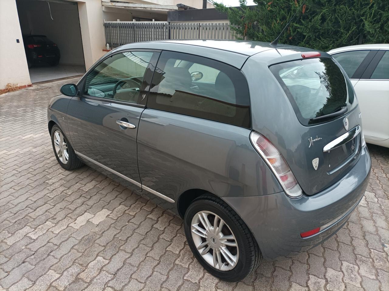 Lancia Ypsilon 1.3 MJT 90 CV Platino