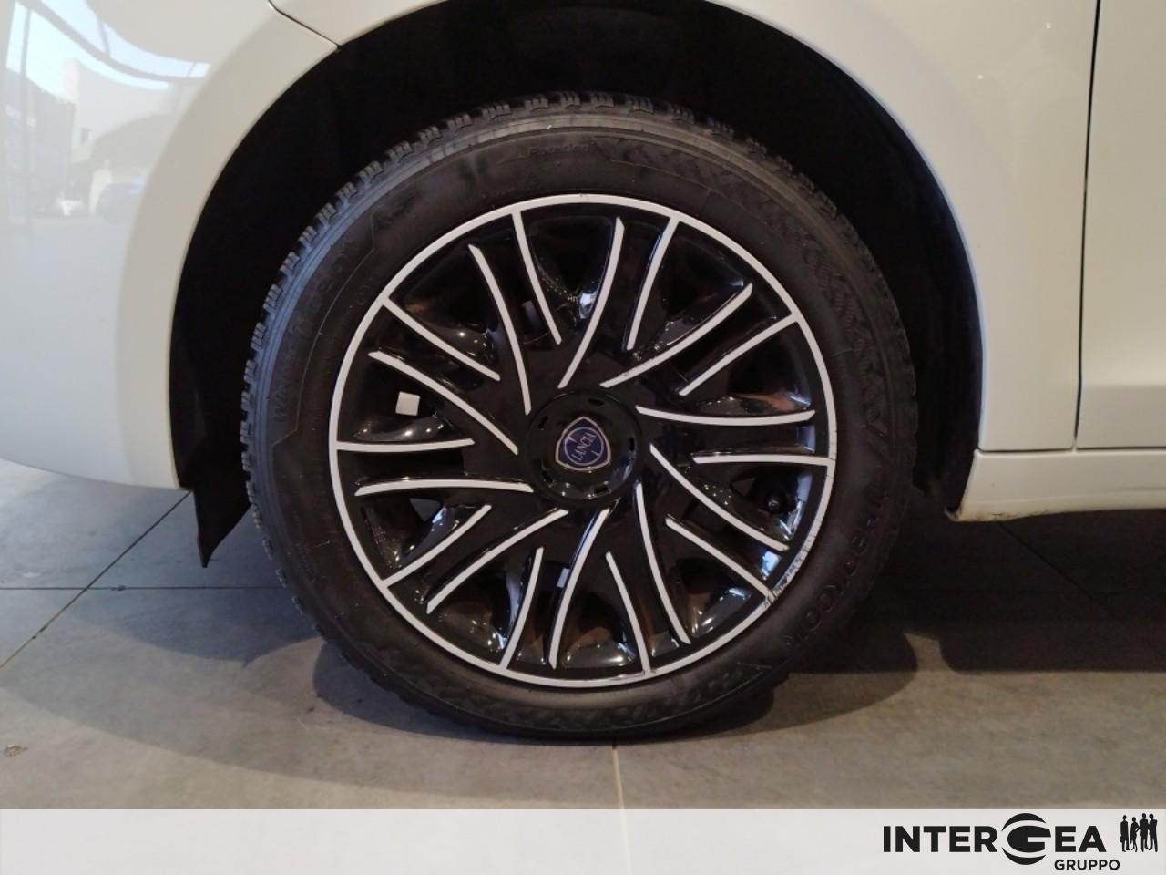 LANCIA Ypsilon 1.0 firefly hybrid Gold s&s 70cv