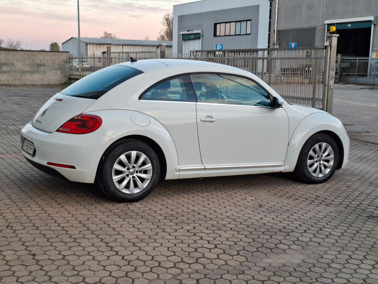 Volkswagen Maggiolino 1.6 TDI Design *NEOPATENTATI*