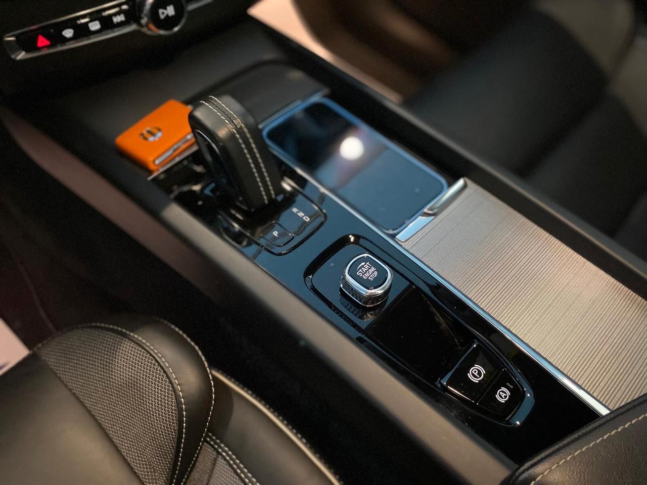 Volvo XC 60 XC60 B4 (d) AWD automatico Plus Dark