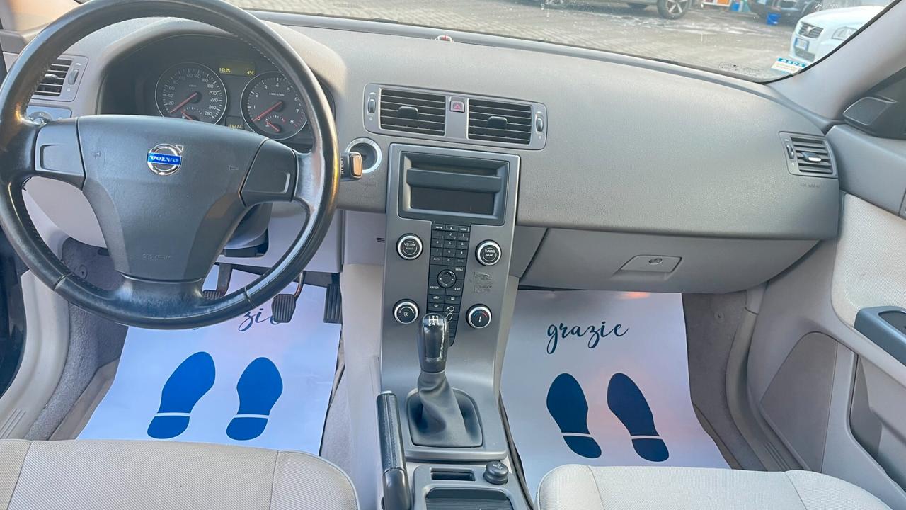 Volvo S40 1.6 16V cat Momentum