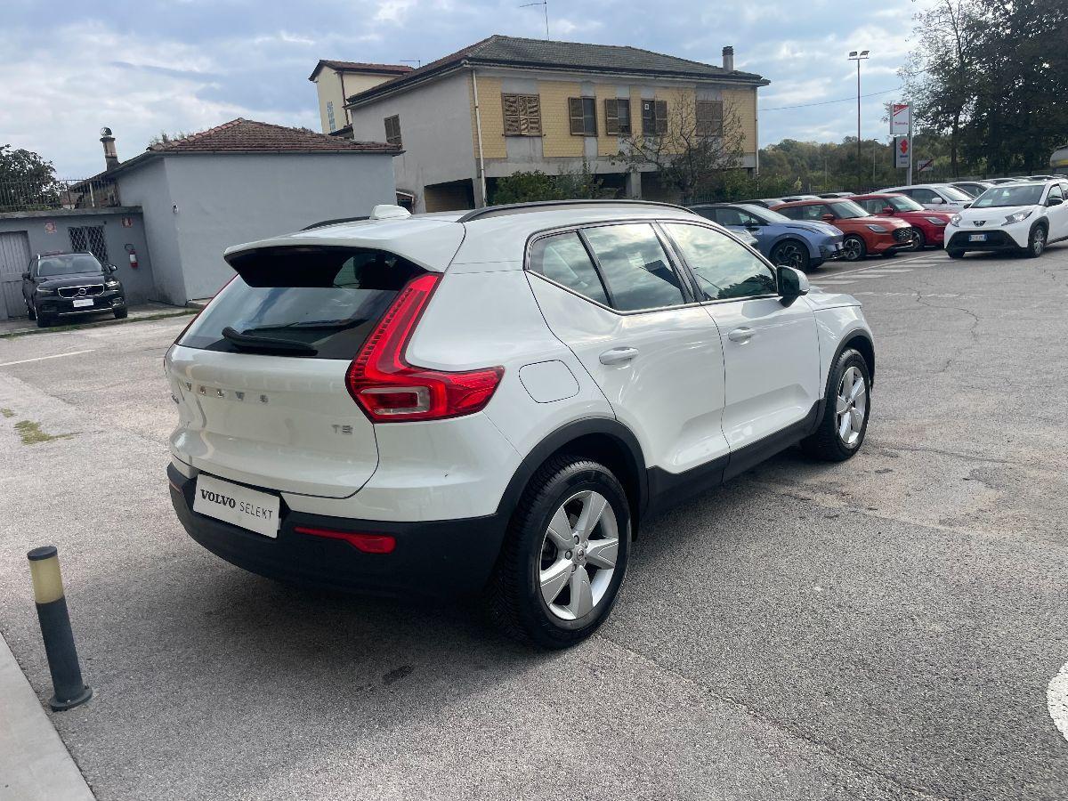 VOLVO - XC40 - T2 Momentum Core