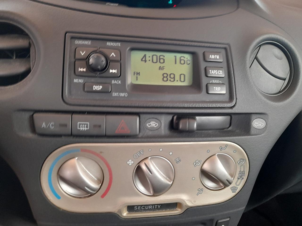 Toyota Yaris 1.0i 16V cat 5 porte Sol '03