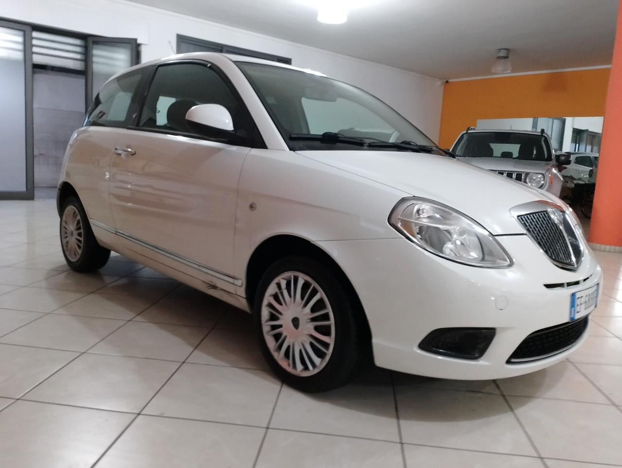 Lancia Ypsilon 1.3 MJT 75 CV Diva