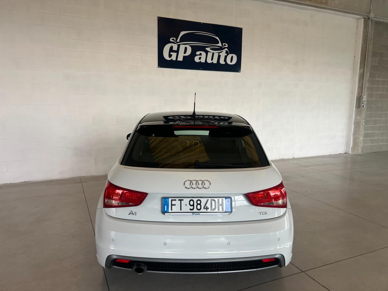 Audi A1 spb 1.6 tdi 90 cv S-LINE ESTERNO OK NEOPATENTATI