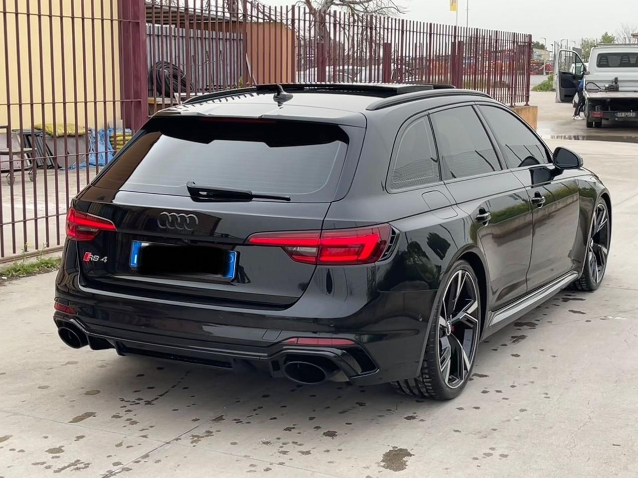 Audi rs4 2.9 530 hp total black strafull