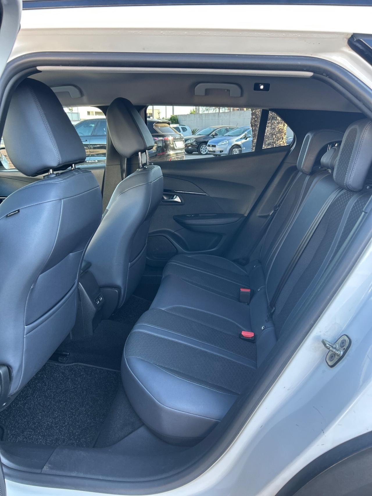 Peugeot 2008 Hdi 130 EAT8 Allure Navi Pack