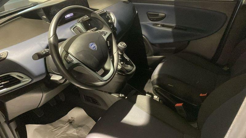 Lancia Ypsilon Ypsilon 1.0 FireFly 5 porte S&S Hybrid Platino