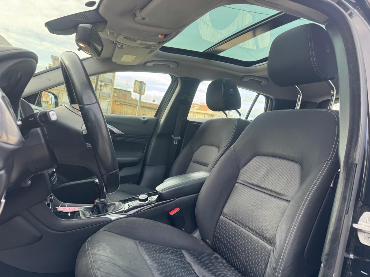 INFINITI Q30 1.5 D 110 CV PREMIUM TETTO