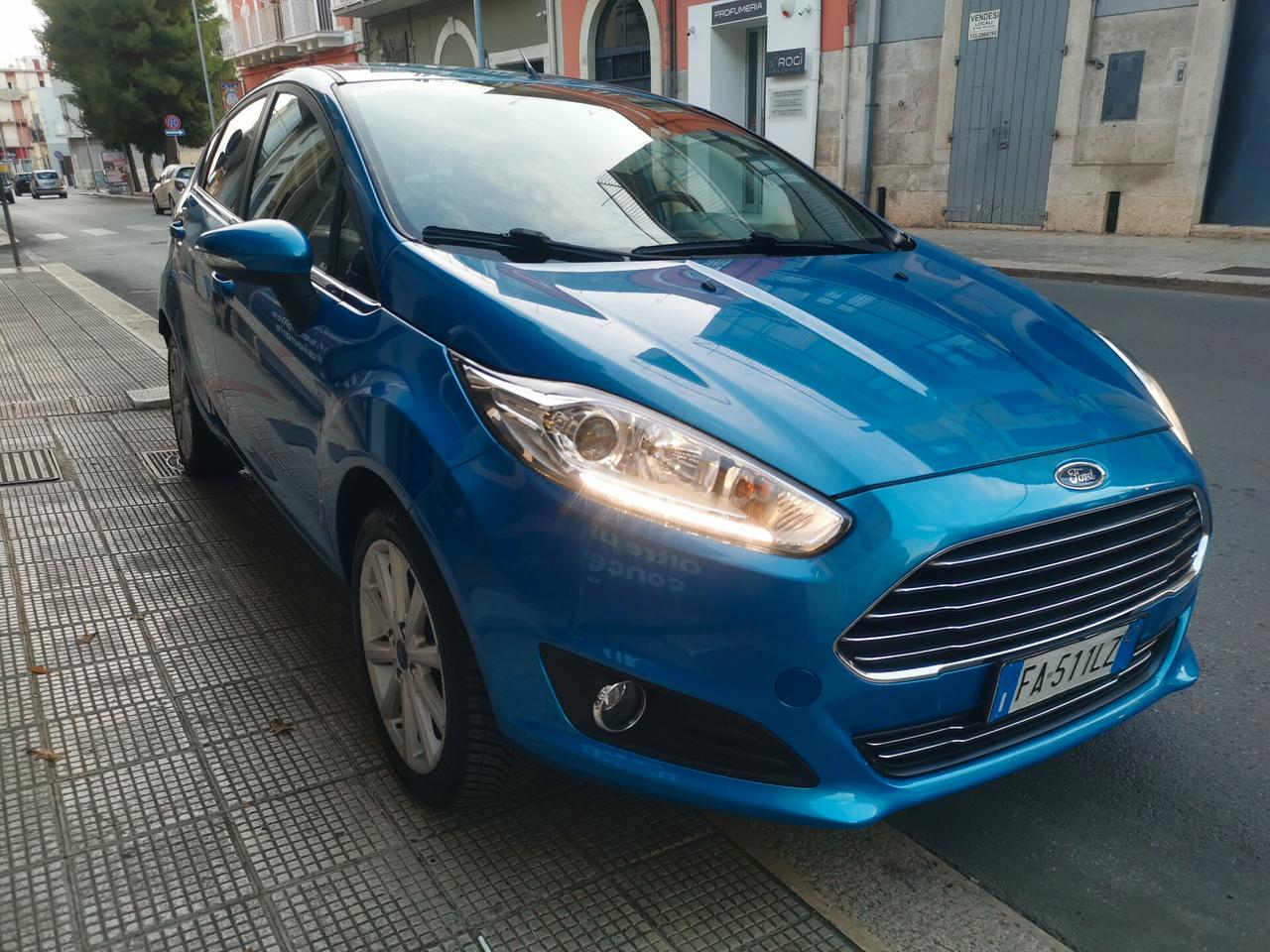 Ford Fiesta 1.4 5p. Bz.- GPL Titanium navi led full