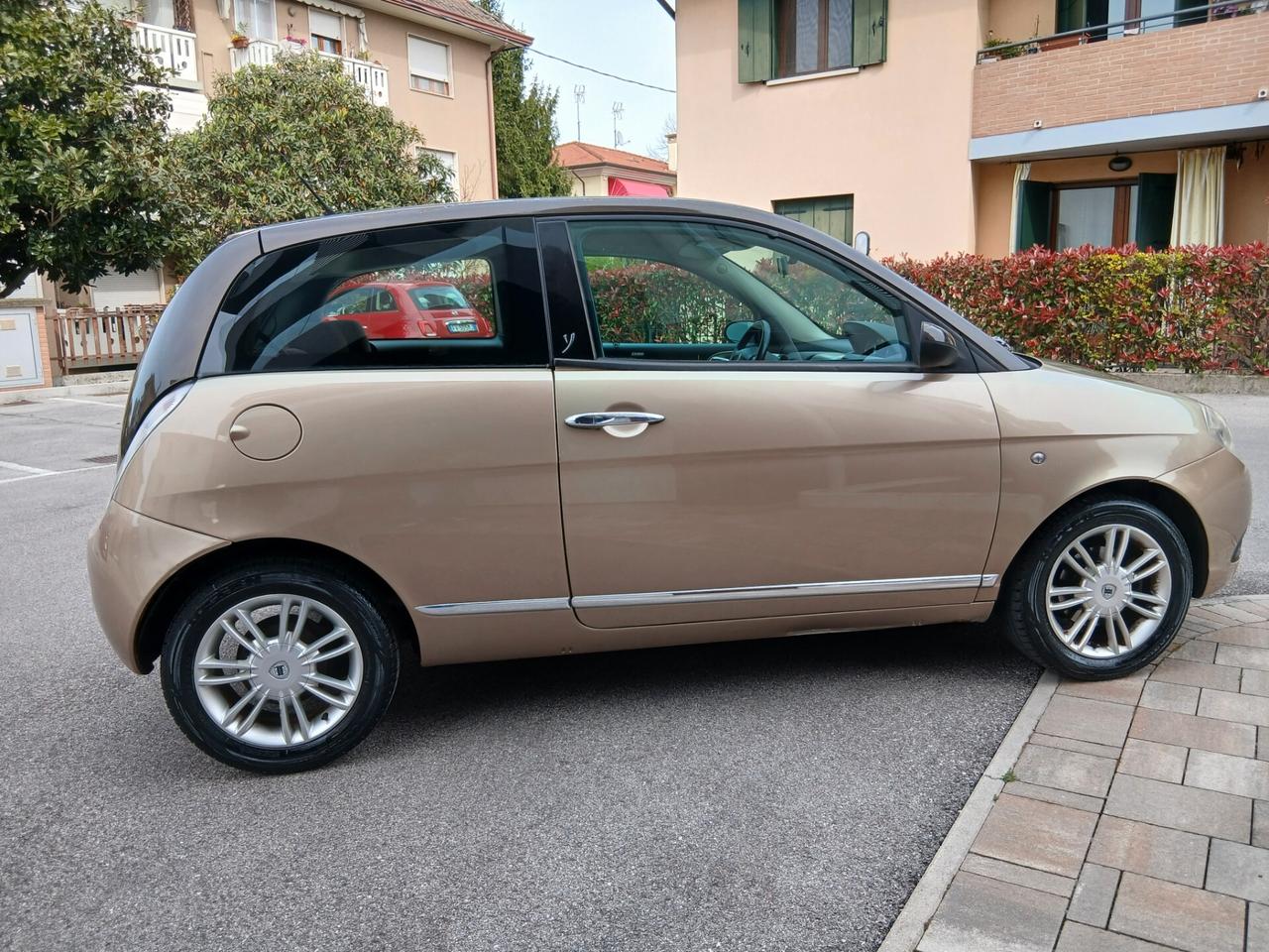 Lancia Ypsilon 1.4 in pronta consegna Ok per neo patentati
