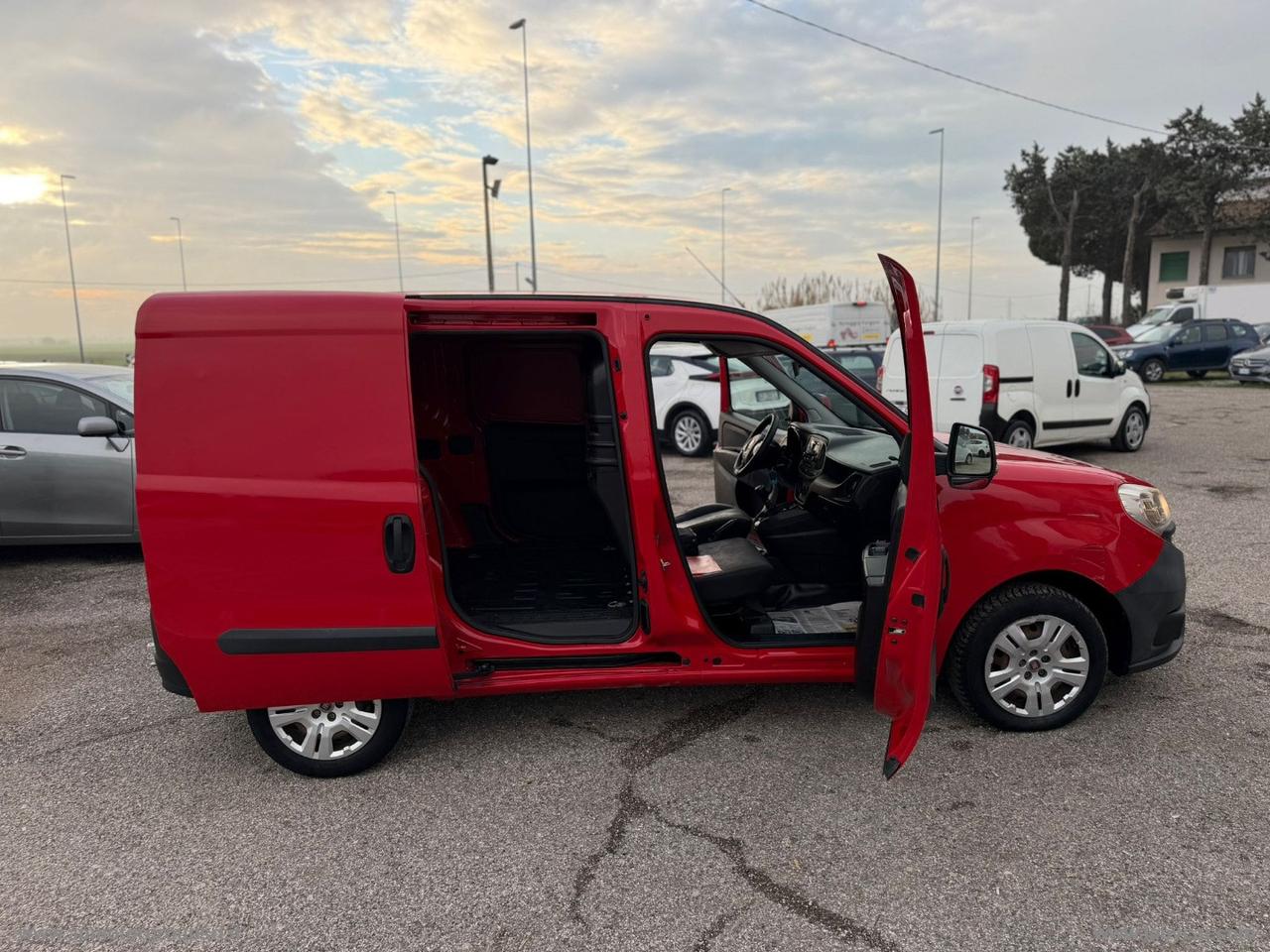 Doblò 1.6 MJT 90CV S&S PL-TN CARGO VETRATO