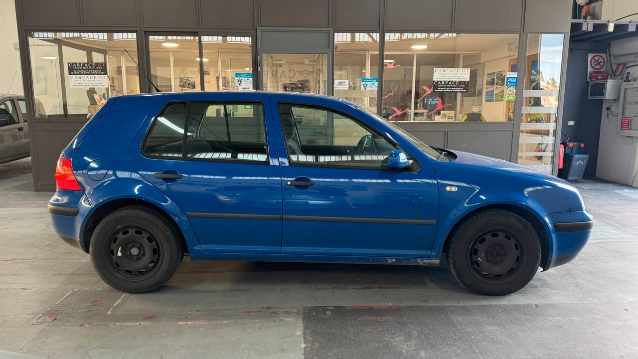 Volkswagen Golf 1.6 B 105CV - 2001