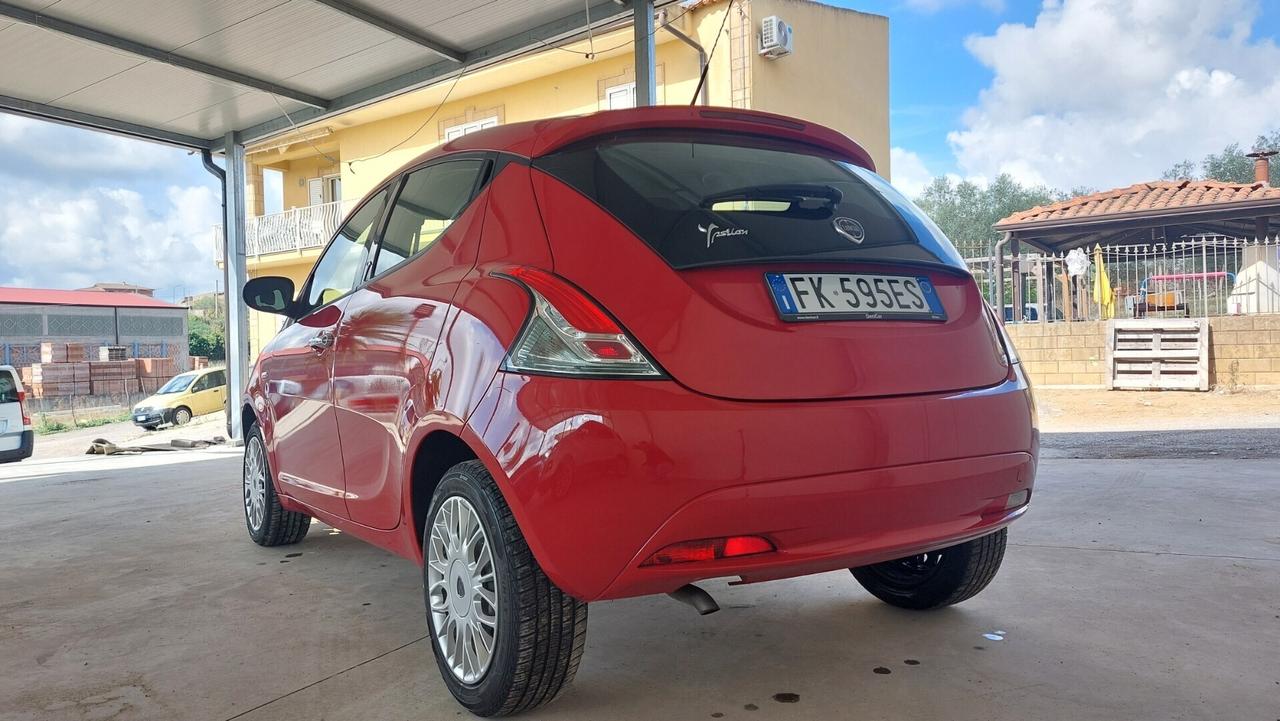 Lancia Ypsilon 1.2 69 CV 5 porte Gold permuto