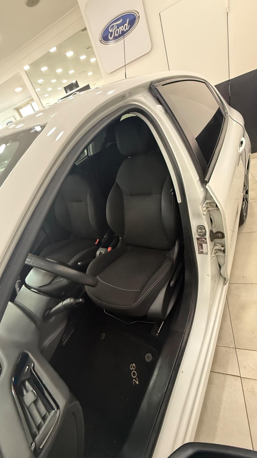 Peugeot 208 BlueHDi 75 5 porte Allure