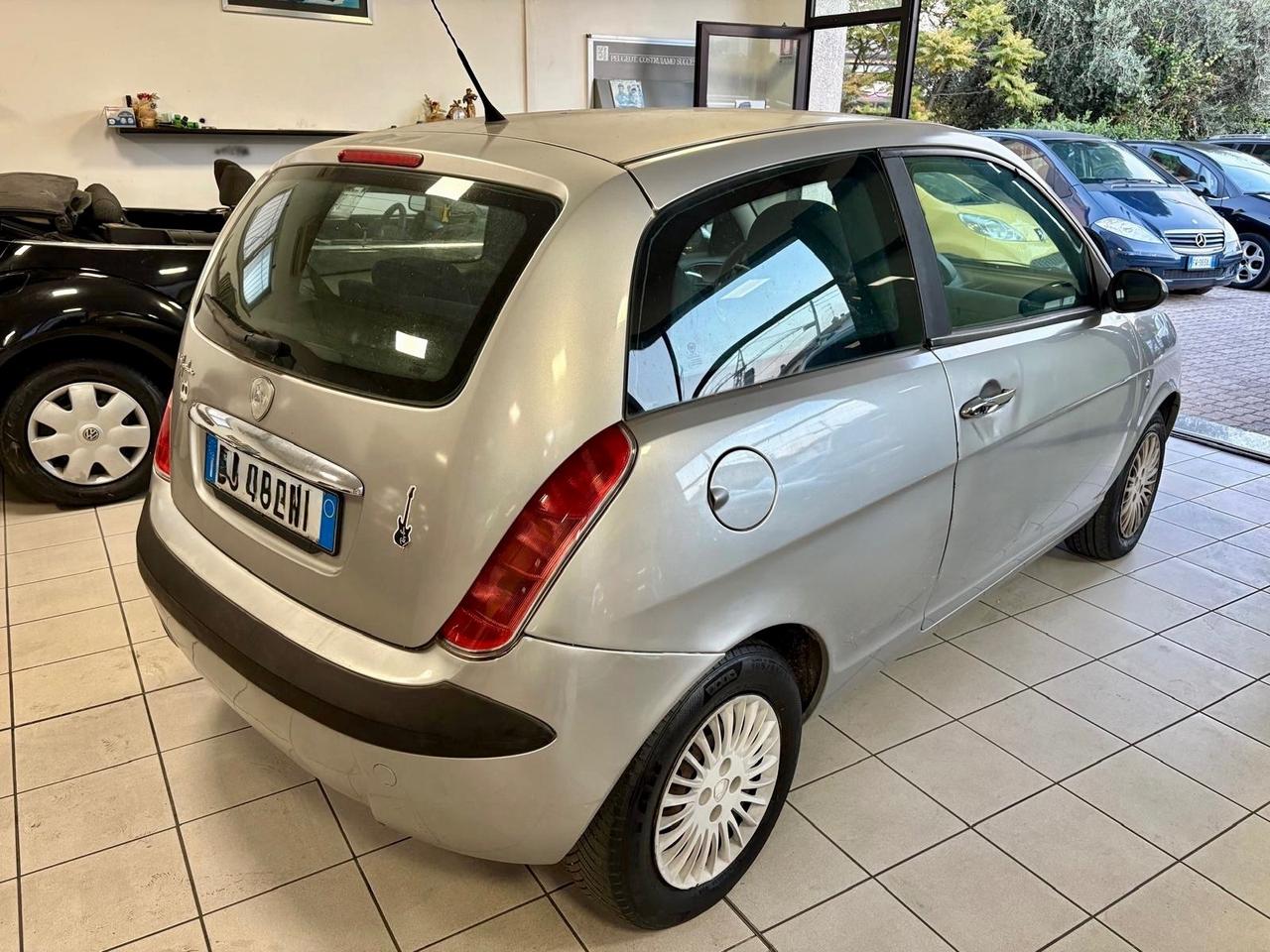 Lancia Ypsilon 1.2 benzina e GPL