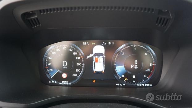 VOLVO XC60 B4 (d) AWD Geartronic Momentum