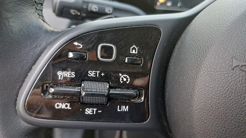 Mercedes-Benz GLA 200d AUTO/RETROCAM.