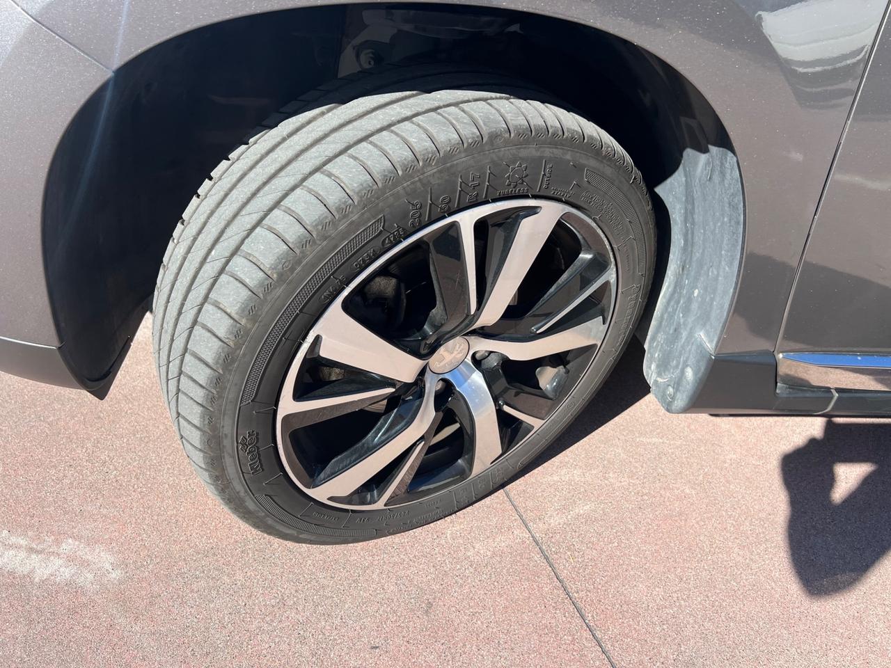 Peugeot 2008 BlueHDi 120 S&S Allure