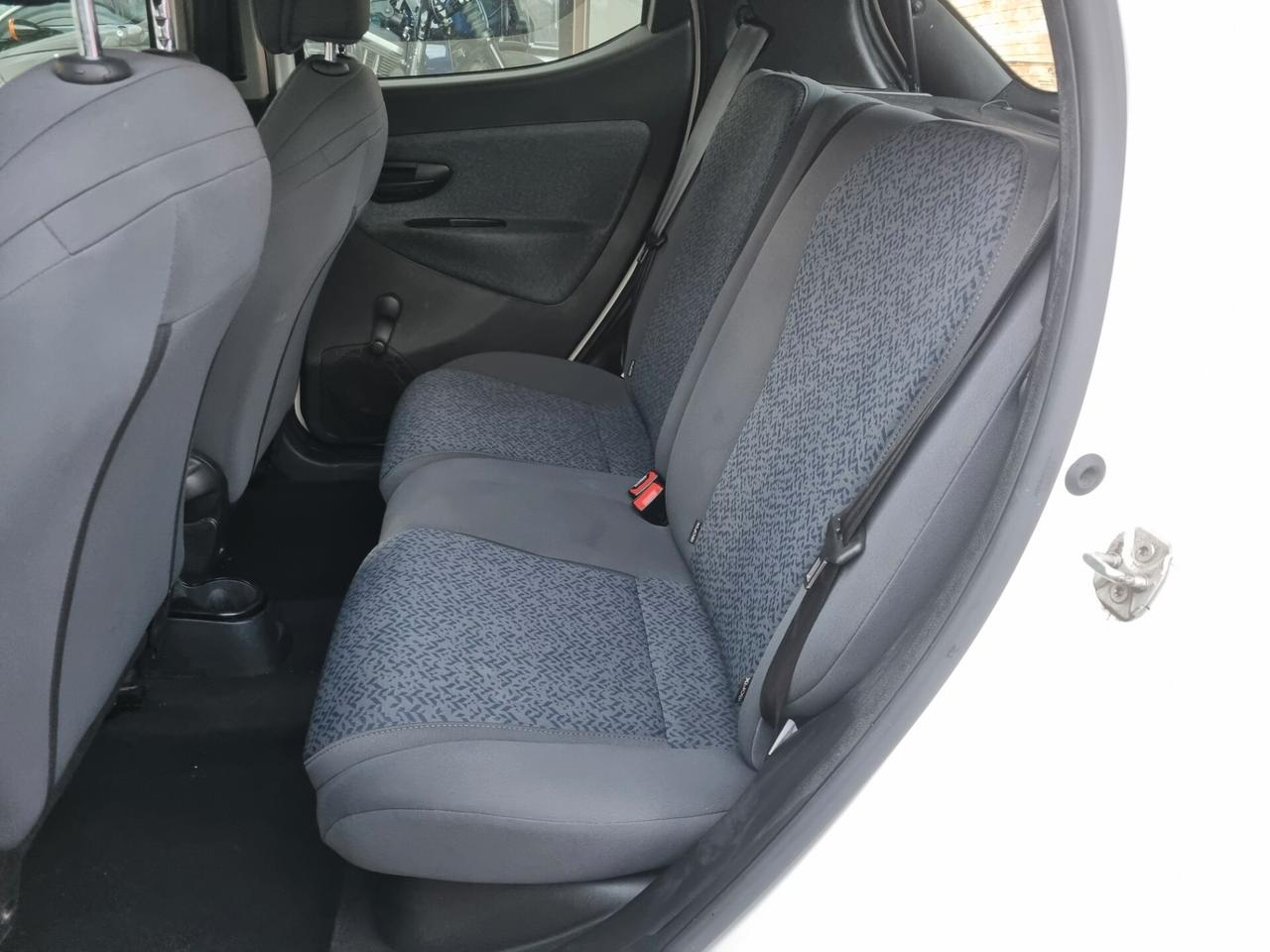 Lancia Ypsilon 1.0 FireFly 5 porte S&S Hybrid Silver