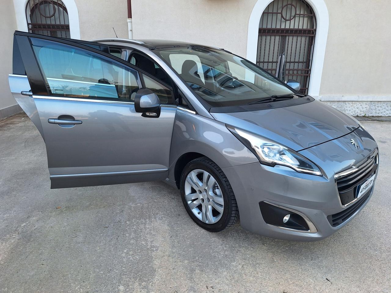 Peugeot 5008 1.6 HDi 115CV"7 POSTI" NAVI TETTO