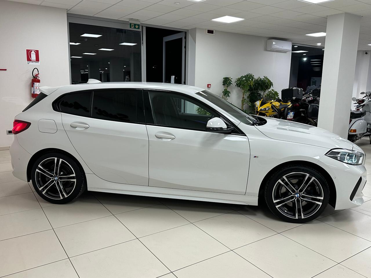 Bmw 116 116d 5p. Msport 116 CV - 2021