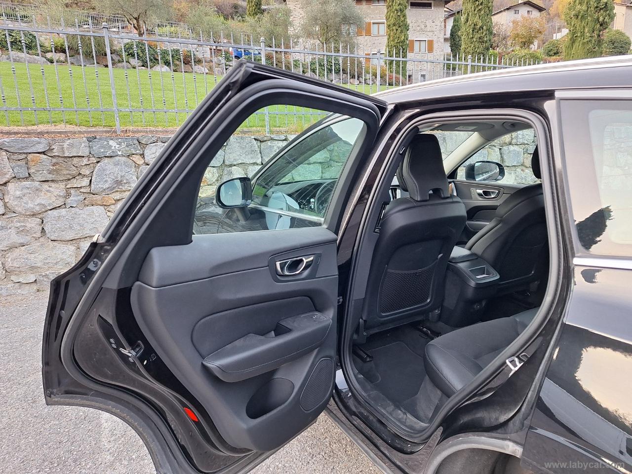 VOLVO XC60 B4 AWD Momentum PRO UNIPROP. MEMORIE FULL LED