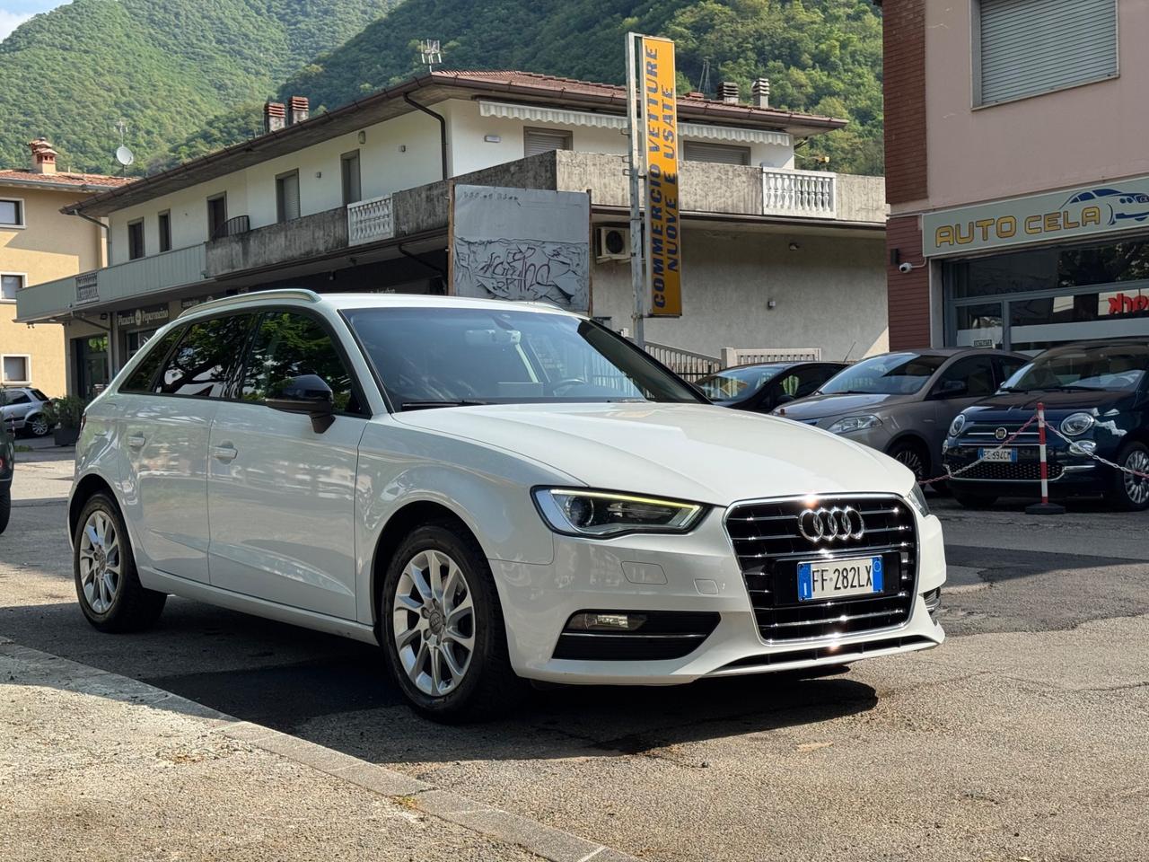Audi A3 SPB 1.6 TDI Sport - SENSORI PER IL PARCHEGGIO - VETRI OSCURATI