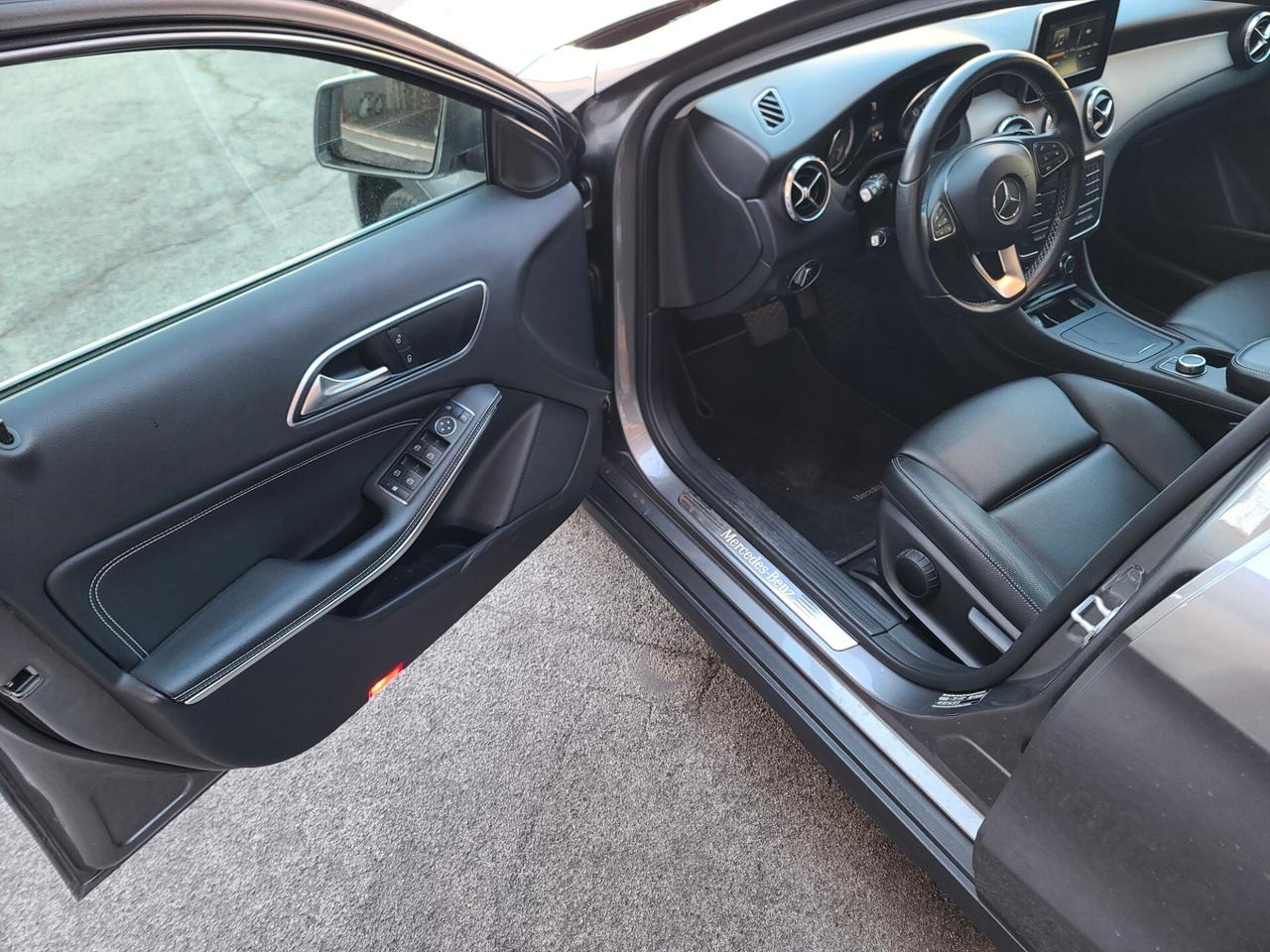 Mercedes-benz GLA 180 d Automatic Premium 2016 PROMO