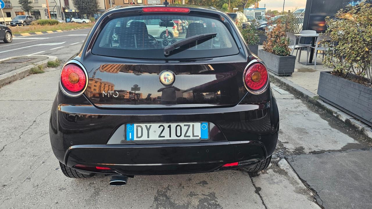 Alfa Romeo MiTo 1.6 JTDm 16V Distinctive Sport Pack