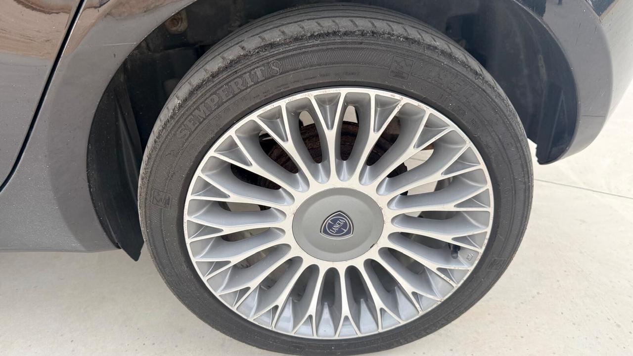 Lancia Ypsilon 1.3 MJT 16V 95 CV 5 porte S&S Silver