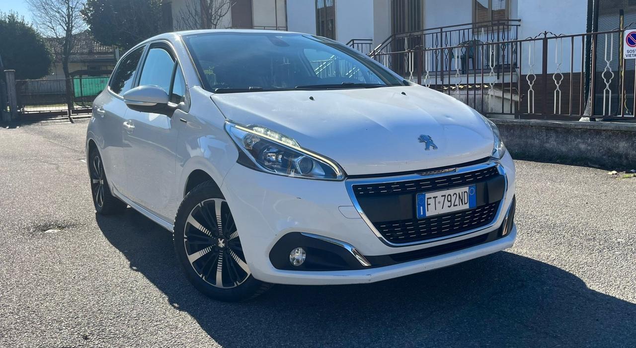 Peugeot 208 PureTech 82 Stop&Start 5 porte Signature