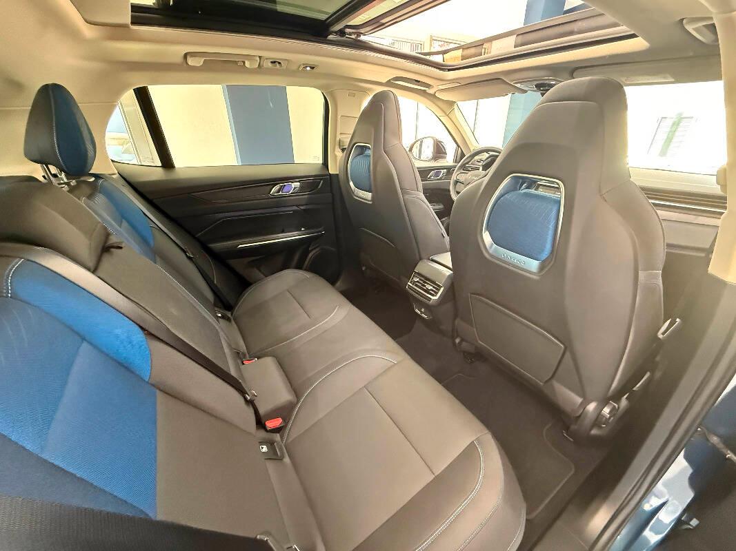 Lynk and Co 01 1.5 td phev auto