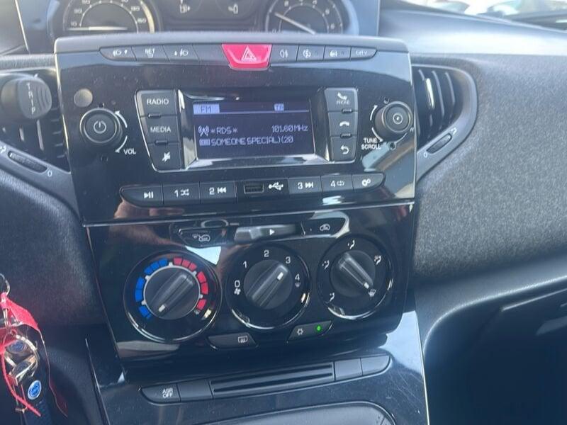 Lancia Ypsilon Ypsilon 1.0 firefly hybrid Silver Plus s&s 70cv