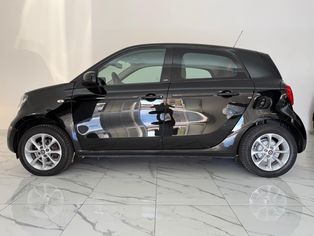 SMART FORFOUR PASSION 90 CV AUTOMATICA/LED/NAVIGATORE