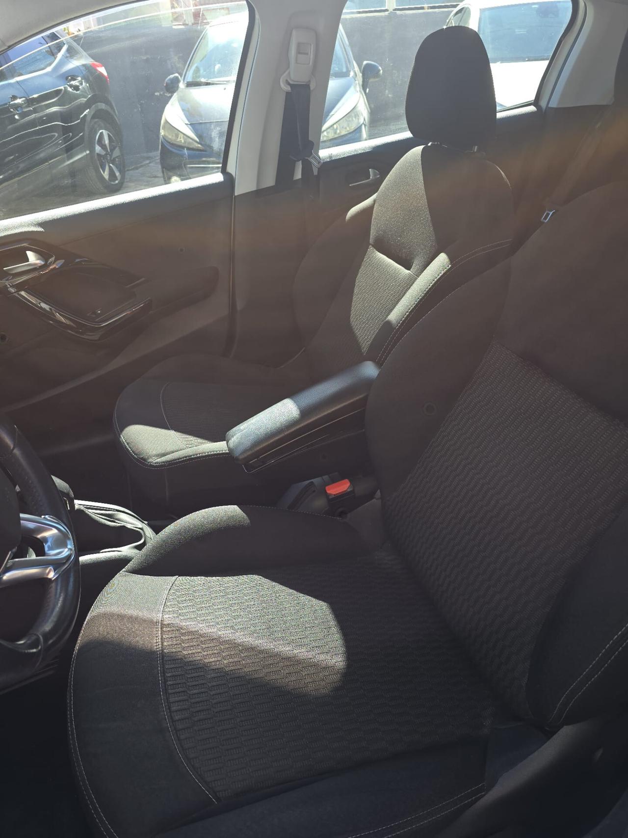 Peugeot 208 PureTech 82 5p. GPL Allure