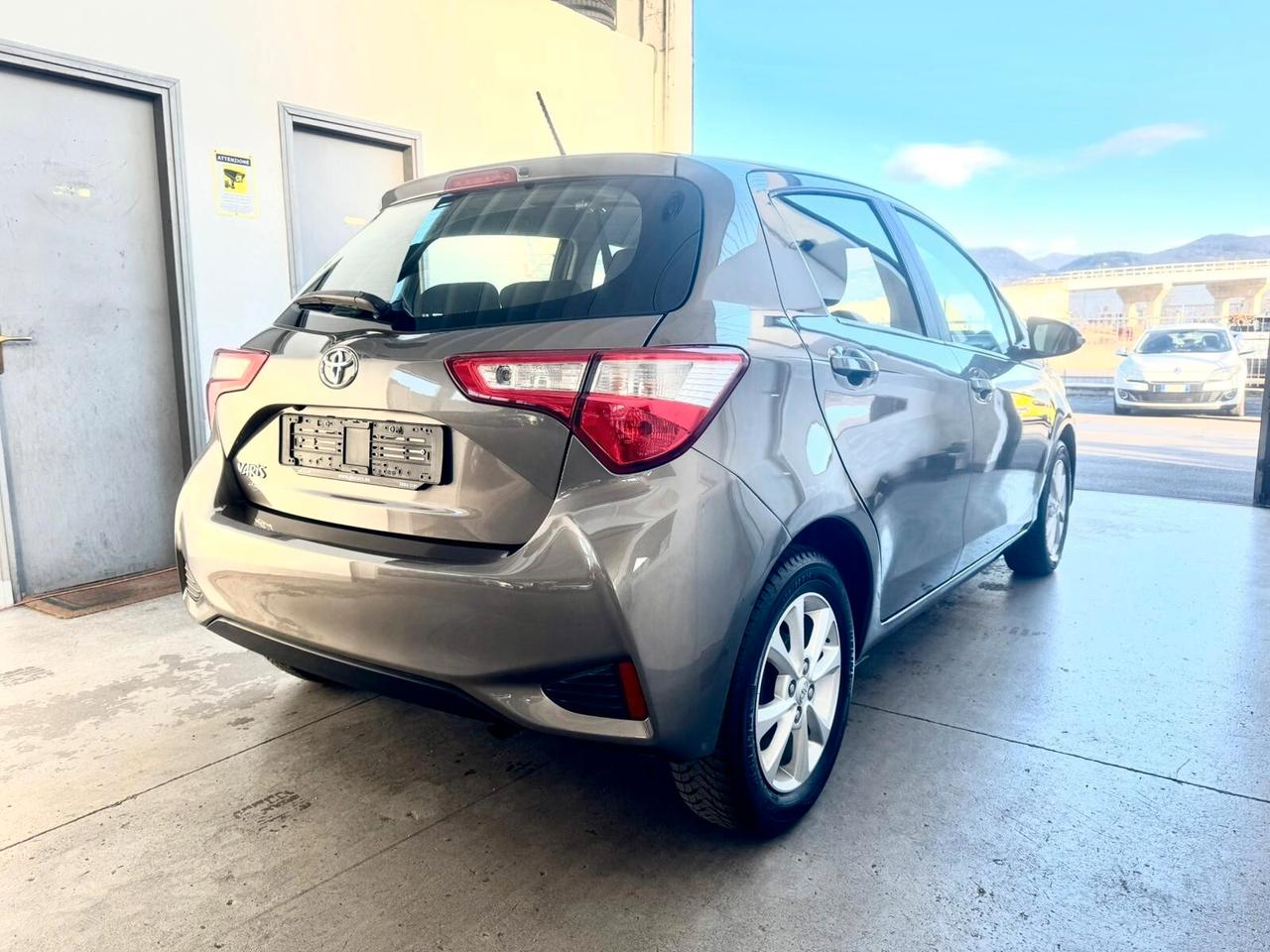 Toyota Yaris 1.0 72 CV 5 porte Lounge Neopatentati