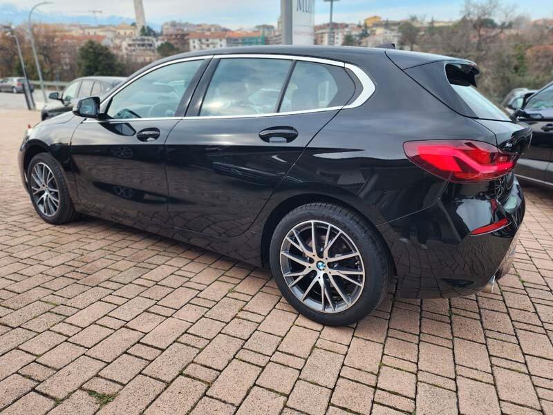 Bmw 118 118i 1.5 benzina 140 CV Luxury