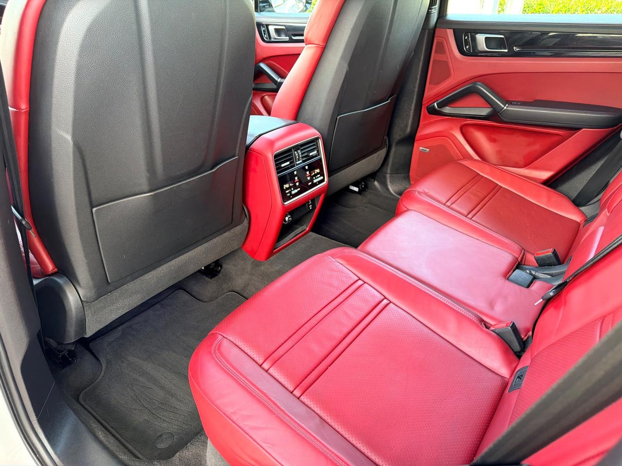 Porsche Cayenne Coupé 3.0 V6 limited edition in garanzia