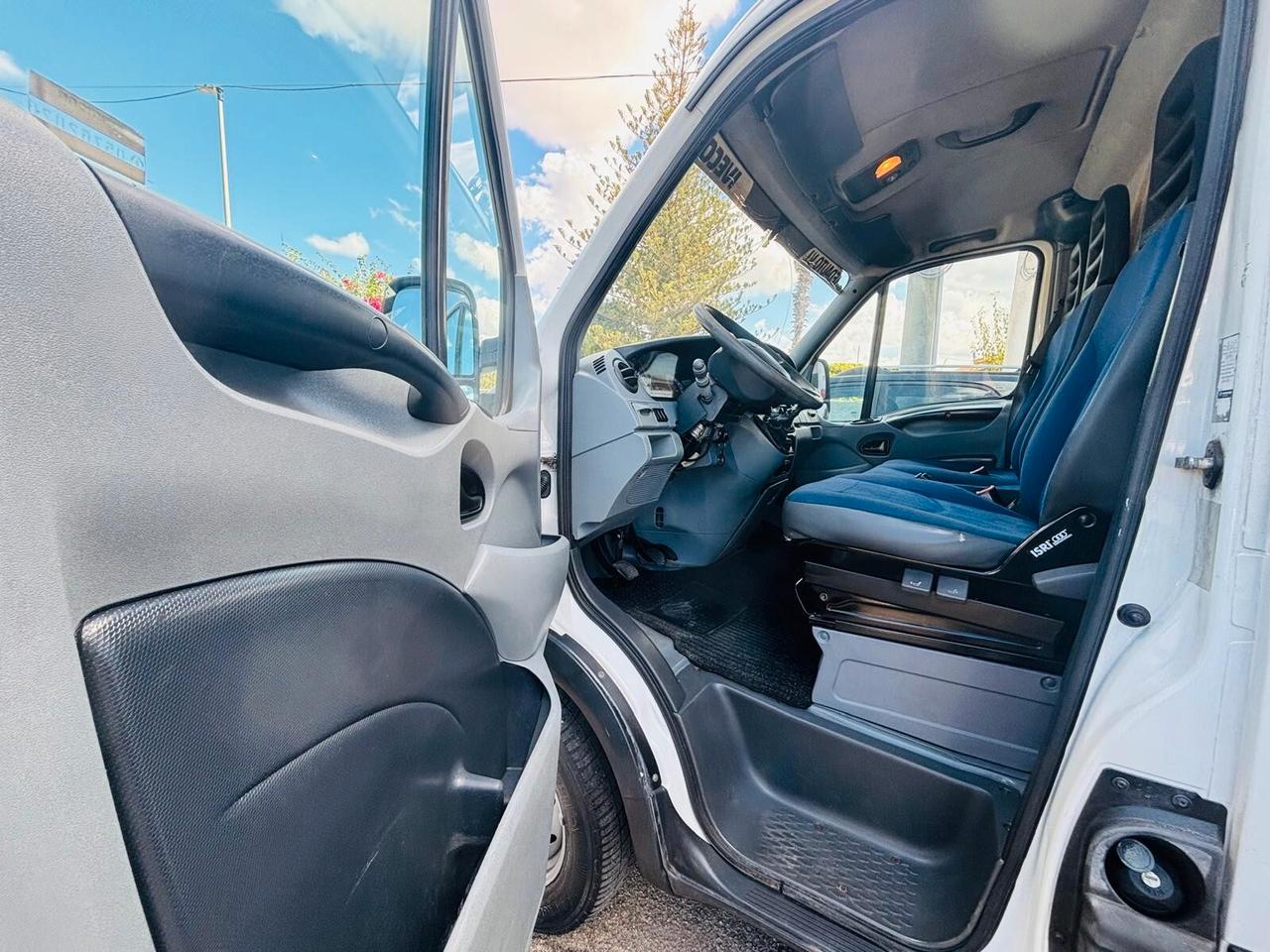 IVECO DAILY MINI VAN